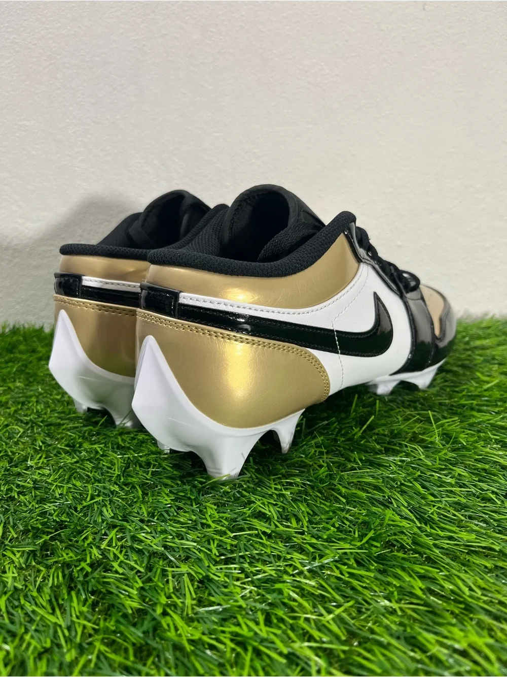 Nike Air Jordan 1 Low TD Football Cleats Men's Size 9 Gold Black FJ6245-701